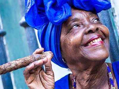Kuba - Frau mit Zigarre