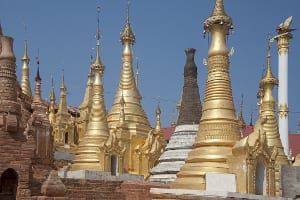 Überwucherte Pagoden in Indein am Inle-See