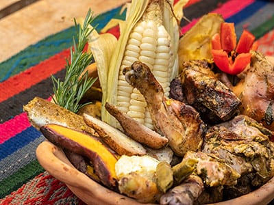 Typisches Fleischgericht in Peru