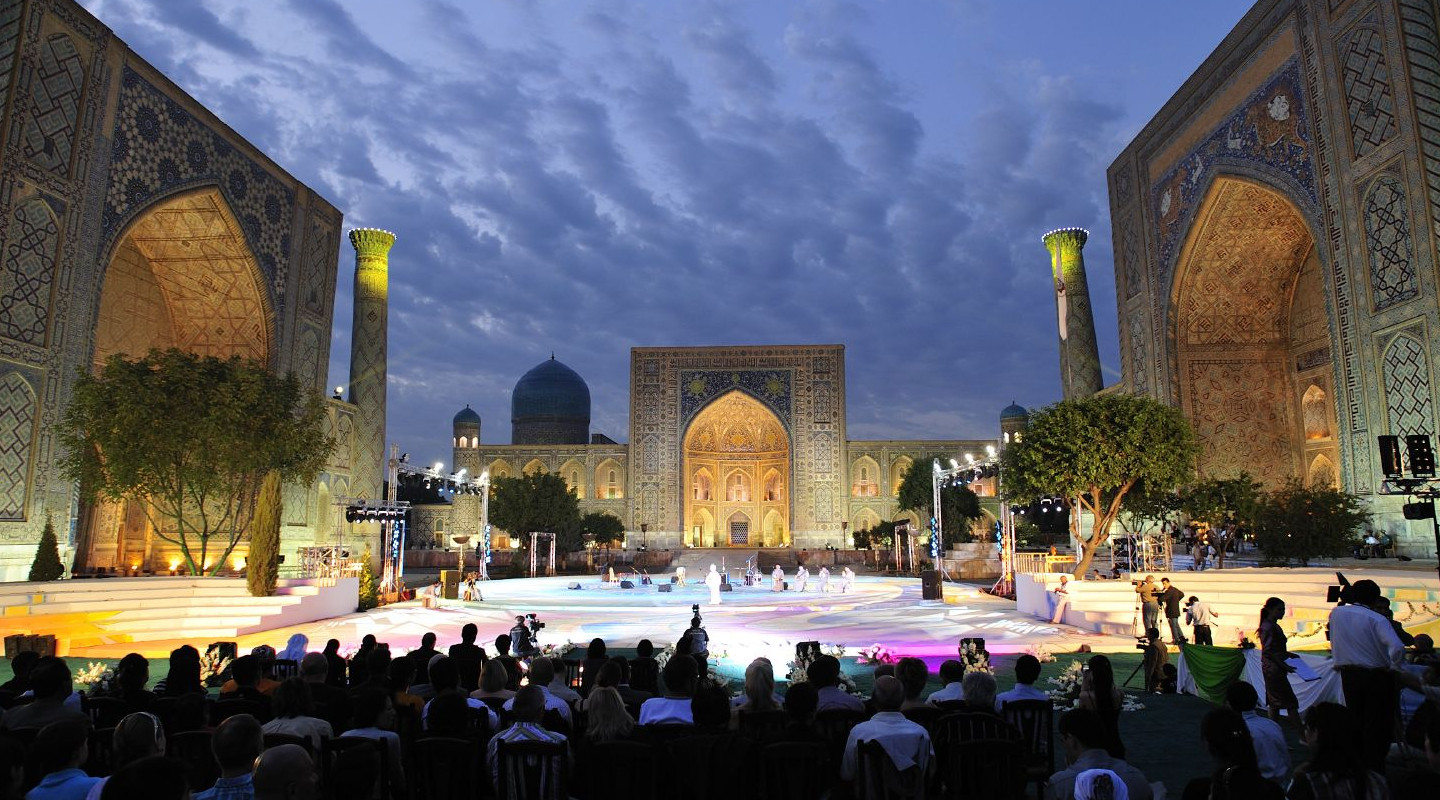 Reisebericht Usbekistan: Lichtershow Registan-Platz Samarkand