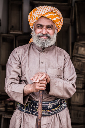 Saudi-Arabien Mann mit orangenem Turban