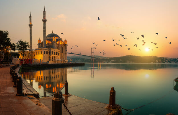 Ortaköy-Moschee und Bosporusbrücke in Istanbul in der Türkei | Gebeco Zu den Ländertipps für Türkei
