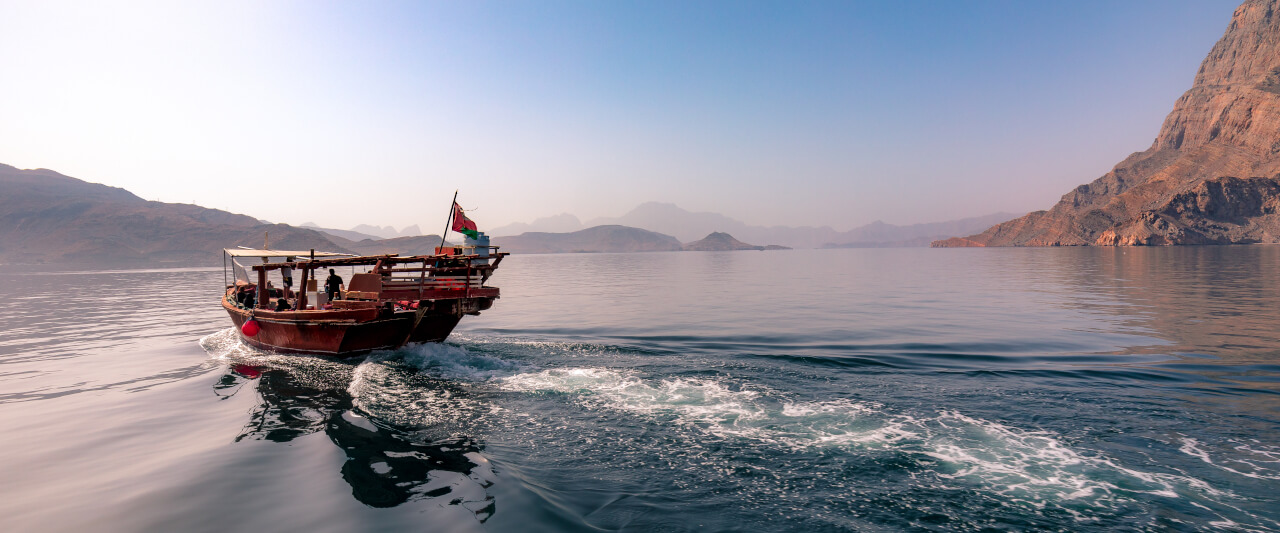 Dhow-Boot auf dem Fjord von Musandam im Oman | Gebeco