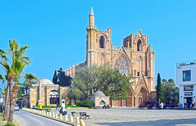 Blick auf die Lala-Mustafa-Pascha-Moschee in Famagusta in Zypern | Gebeco