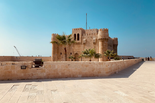 Qaitbay-Zitadelle in Alexandria mit Blick auf die historische Festung am Mittelmeer. | Gebeco