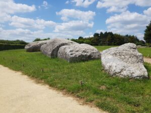 Megalith bei Locmariaquer in der Bretagne, Frankreich I Gebeco