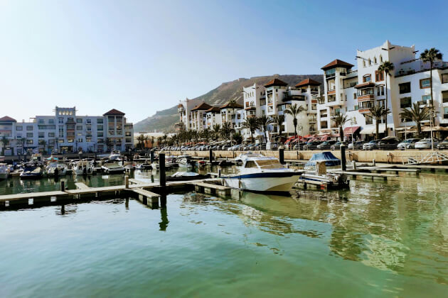 Yachthafen von Agadir mit Booten und Hafenanlagen an der Atlantikküste Marokkos. | Gebeco