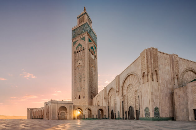 Die Hassan-II.-Moschee mit ihrem Minarett in Casablanca, Marokko. | Gebeco