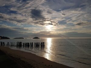 Sonnenuntergang an der Küste von Saint Malo, Frankreich I Gebeco