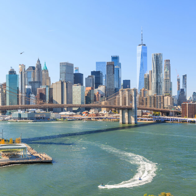 Skyline von New York City mit One World Trade Center