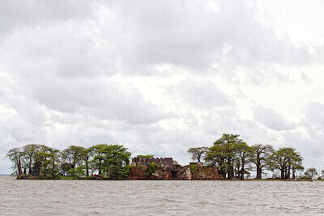 Ruinen von James Island im Gambia-Fluss, UNESCO-Weltkulturerbe mit kolonialgeschichtlicher Bedeutung. | Gebeco
