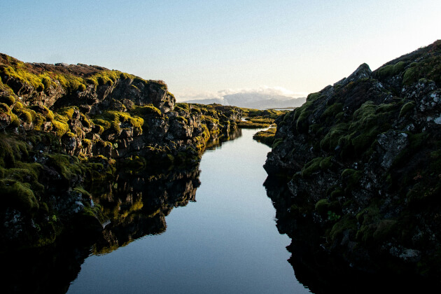 Unterwasserspalte Silfra in Þingvellir, Island – klares Wasser zwischen eurasischer und nordamerikanischer Kontinentalplatte. | Gebeco