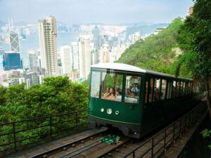 Peak Tram mit Skyline im Hintergrund in Hongkong, China I © Hong Kong Tourism Board