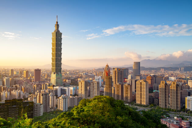 Skyline von Taipeh mit dem markanten Taipei 101 Wolkenkratzer bei Sonnenuntergang, Taiwan. | Gebeco