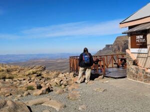 Ein letzter Blick vom Sani Pass über die Landschaft, Südafrika I Gebeco