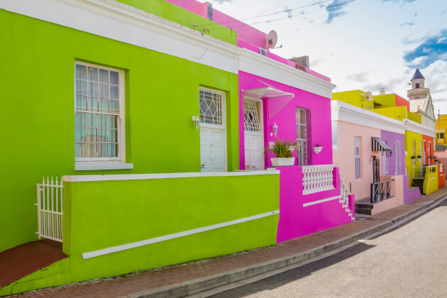 Leuchtend bemalte Hausfassaden im historischen Viertel Bo-Kaap in Kapstadt, Südafrika. | Gebeco