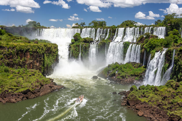 Zu den Informationen über Iguazú-Wasserfälle