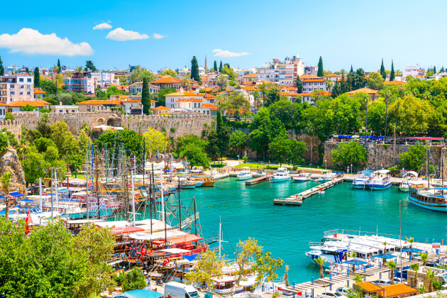 Zu den Informationen über Antalya