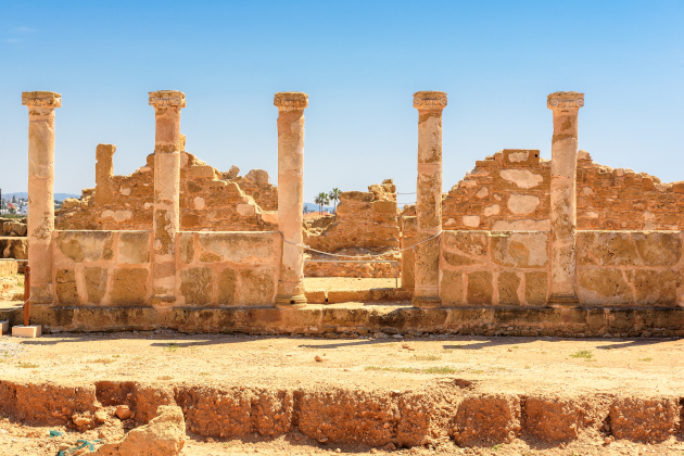 Antike Ruinen von Paphos mit Säulen im Archäologischen Park Zypern