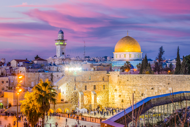 Jerusalem mit Felsendom und Klagemauer bei Sonnenuntergang