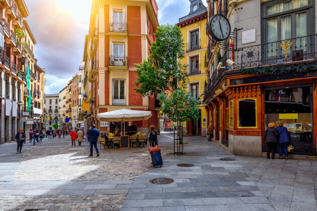 Zu den Informationen über Madrid und Barcelona