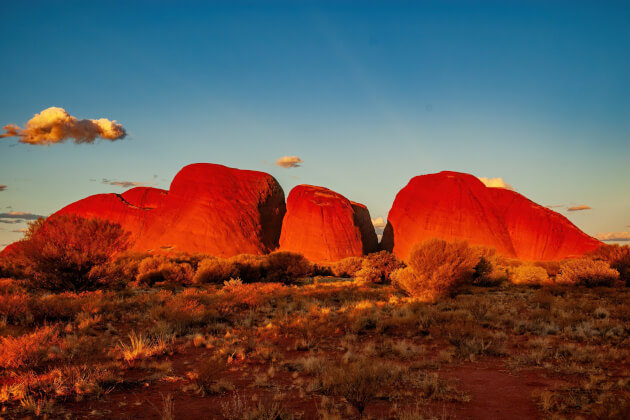 Australien Uluru Ayers Rock – roter Monolith im Outback bei Sonnenuntergang im Uluru-Kata-Tjuta-Nationalpark | Gebeco