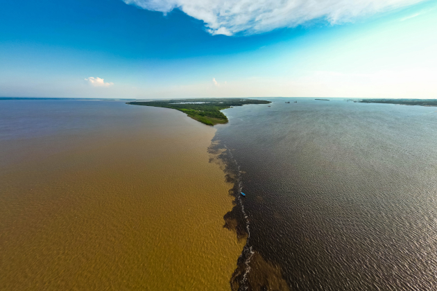 Zusammenfluss von Rio Negro und Amazonas in Manaus Brasilien – Meeting of the Waters | Gebeco