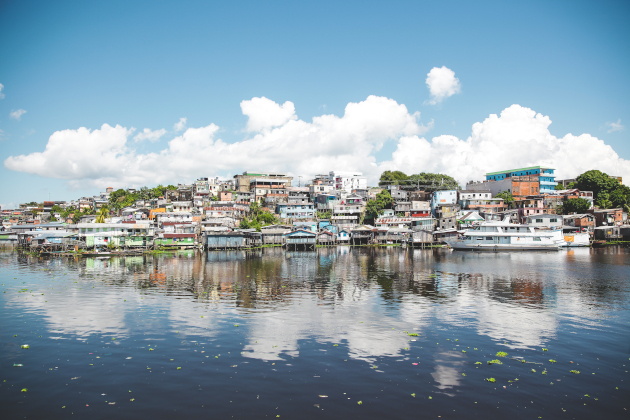 Manaus Brasilien – bunte Häuser am Ufer des Amazonas | Gebeco