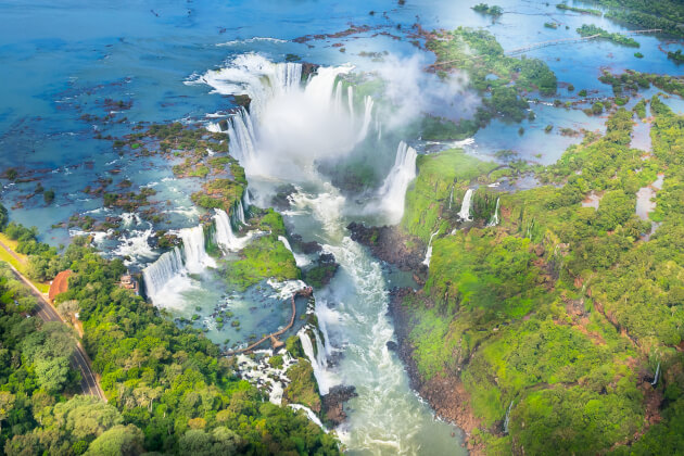 Iguaçu-Wasserfälle Brasilien – Luftaufnahme des spektakulären Naturwunders im Regenwald | Gebeco