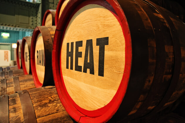 Holzfässer in der Guinness-Brauerei in Dublin, Irland. | Gebeco