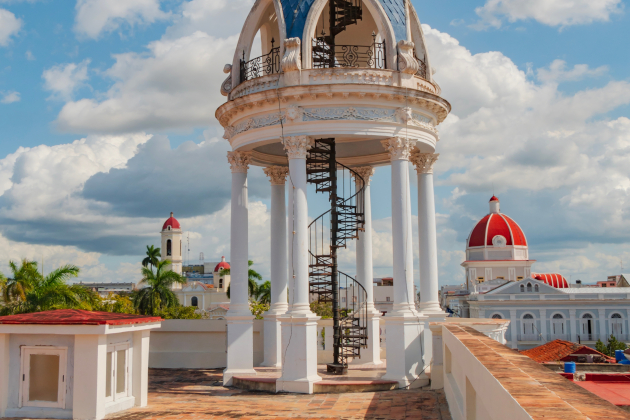 Kuba Cienfuegos – Historisches Kuppelgebäude mit Blick auf die Altstadt | Gebeco