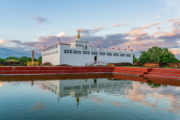 Maya Devi Tempel in Lumbini Nepal UNESCO-Weltkulturerbe mit Teich. | Gebeco
