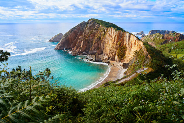 Playa del Silencio in Asturien Spanien – spektakuläre Steilküste mit türkisfarbenem Meer