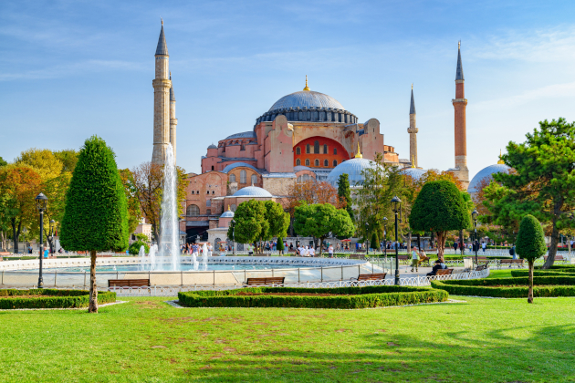 Hagia Sophia in Istanbul Türkei – UNESCO-Weltkulturerbe mit Kuppel und Minaretten