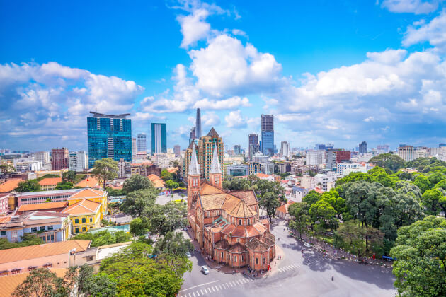 Moderne Skyline von Ho-Chi-Minh-Stadt mit der Kathedrale Notre-Dame. | Gebeco