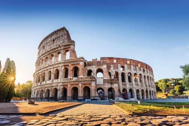 Kolosseum in Rom Italien – antikes Amphitheater bei Sonnenaufgang