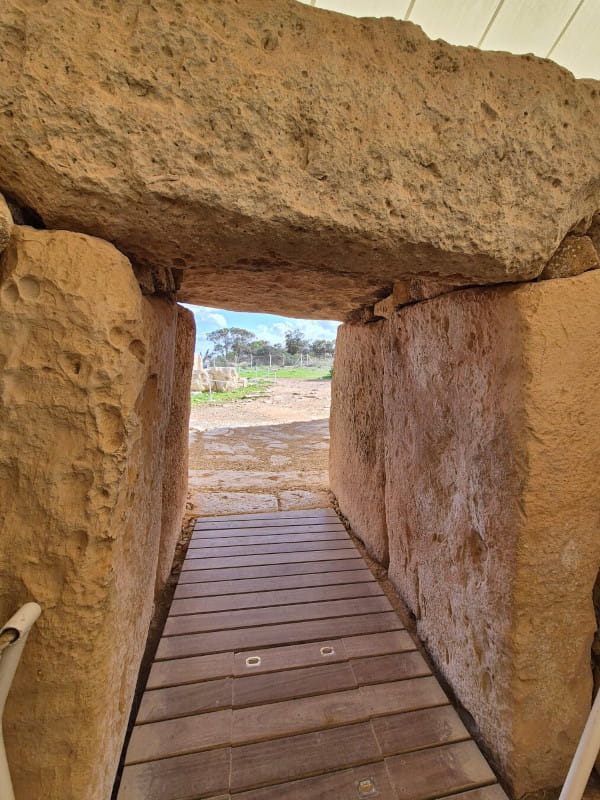 Durchgang in Tempelanlage Hagar Qim, Malta I Gebeco