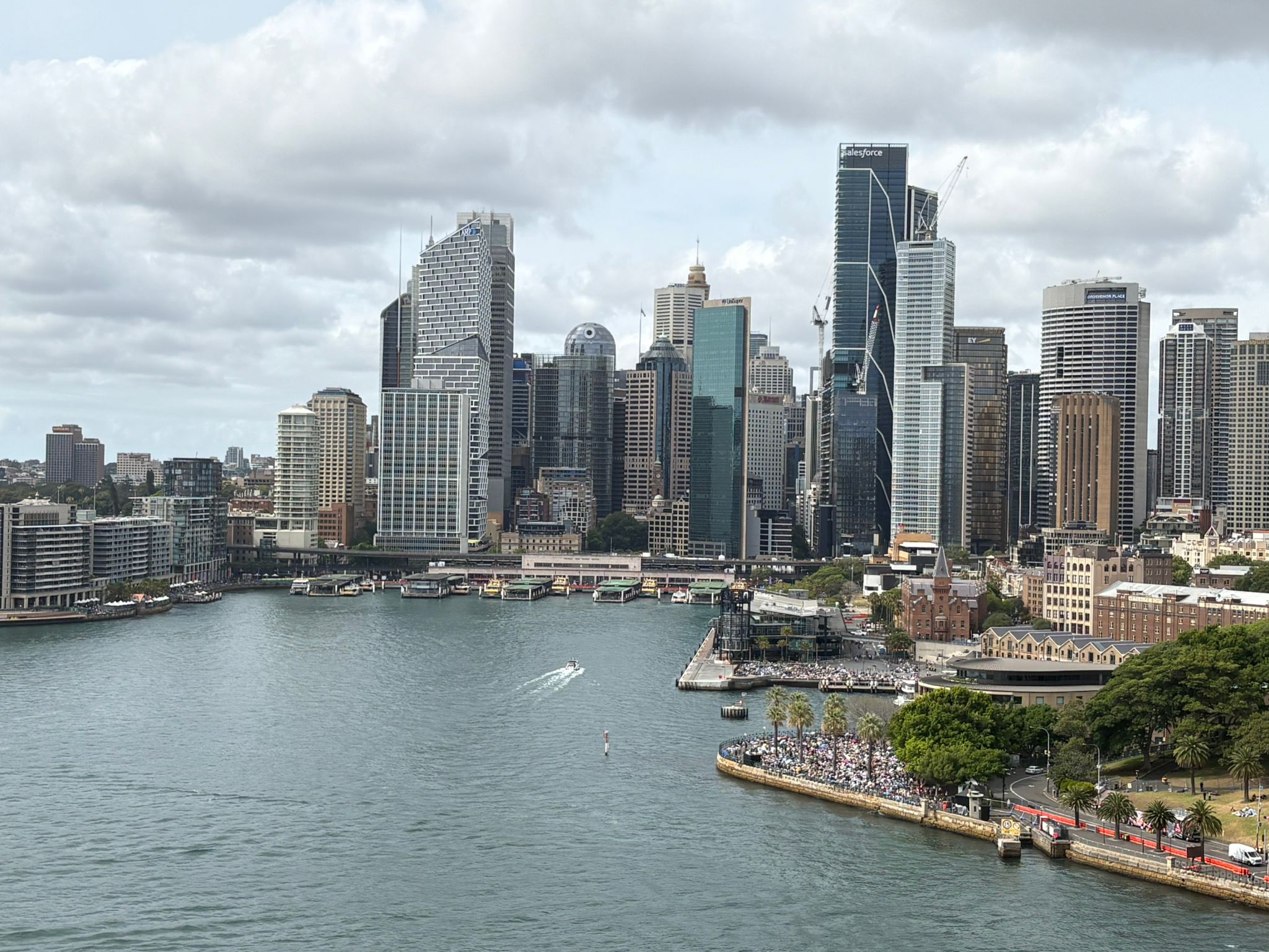 Blick von der Harbour Bridge auf den Hafen von Sydney an Silvester, Australien I Gebeco
