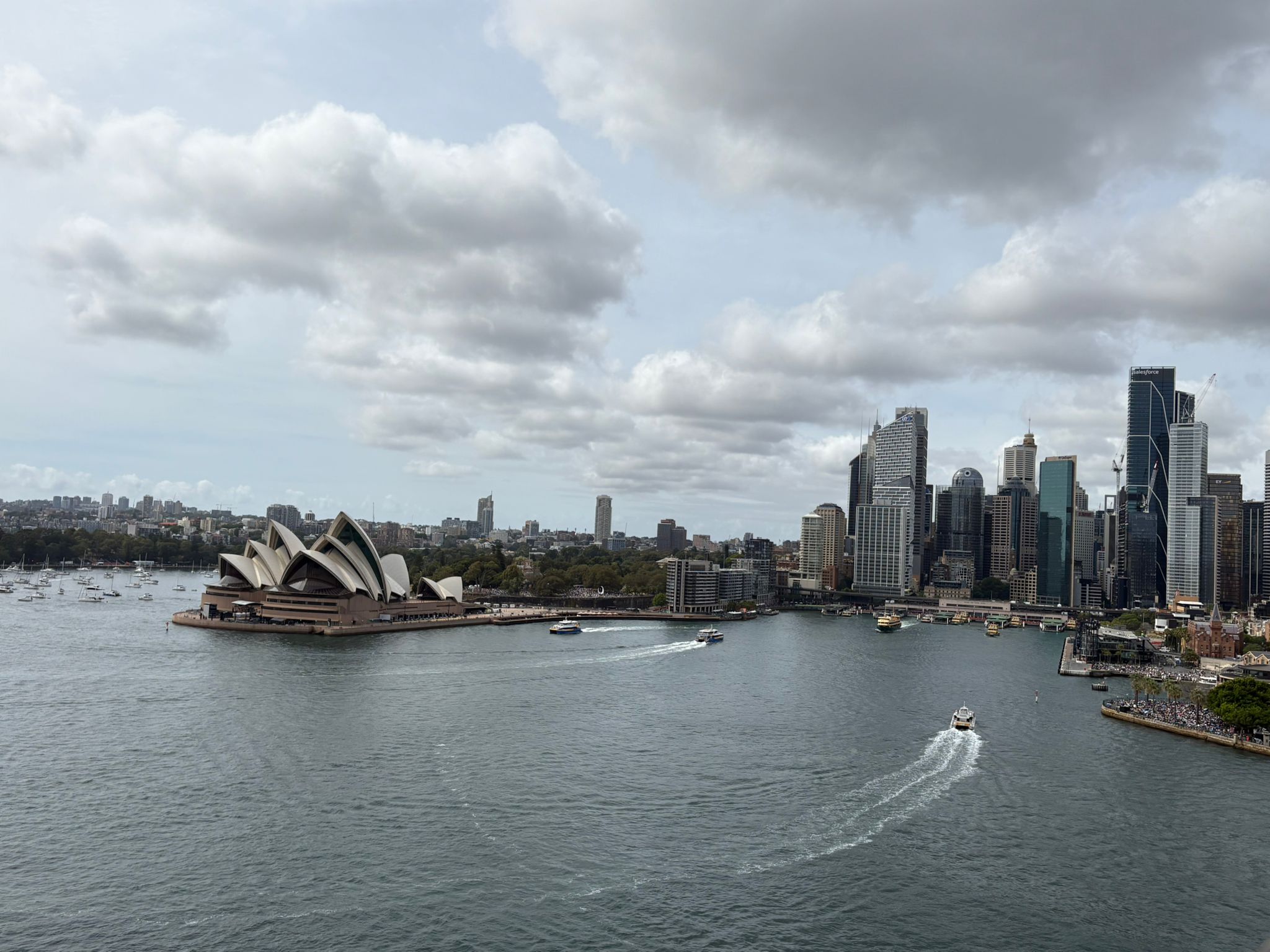 Blick von der Harbour Bridge auf die Oper von Sydney, Australien I Gebeco